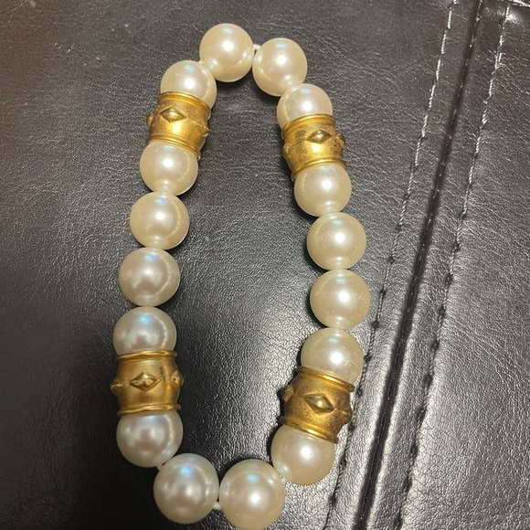 Jewelry - Vintage stretchy pearl feux with gold tone metal XL bracelet